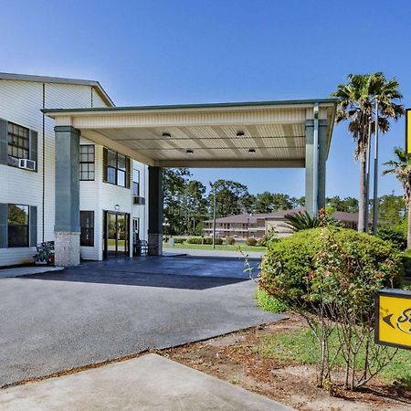 Super 8 By Wyndham Kinder/Coushatta Near Casino Bagian luar foto