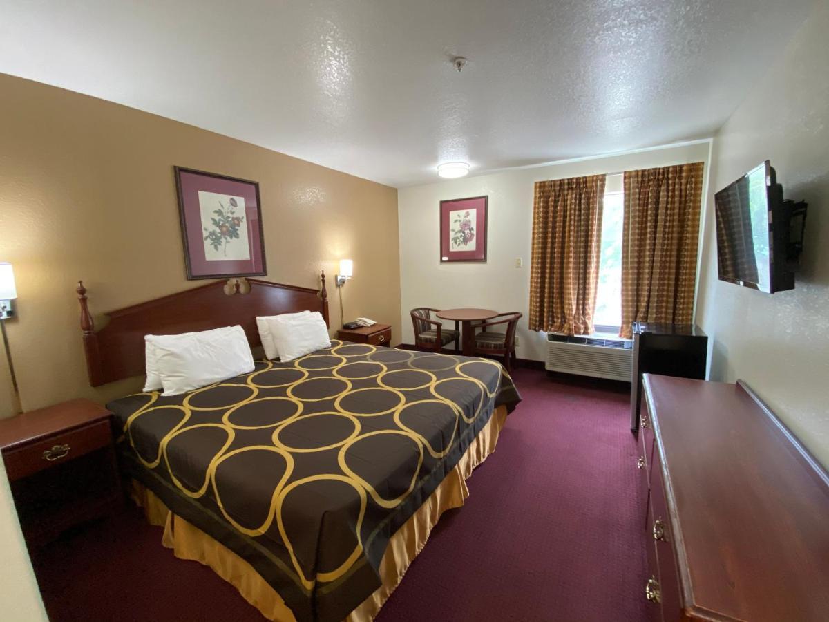 Super 8 By Wyndham Kinder/Coushatta Near Casino Bagian luar foto