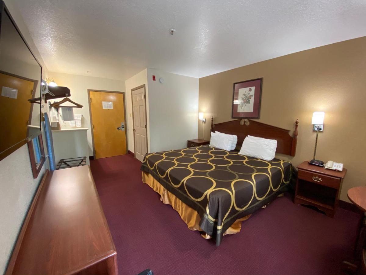 Super 8 By Wyndham Kinder/Coushatta Near Casino Bagian luar foto