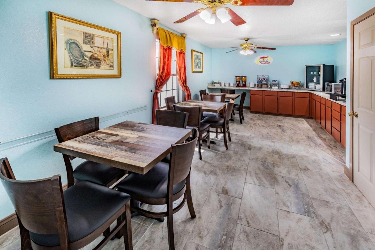 Super 8 By Wyndham Kinder/Coushatta Near Casino Bagian luar foto