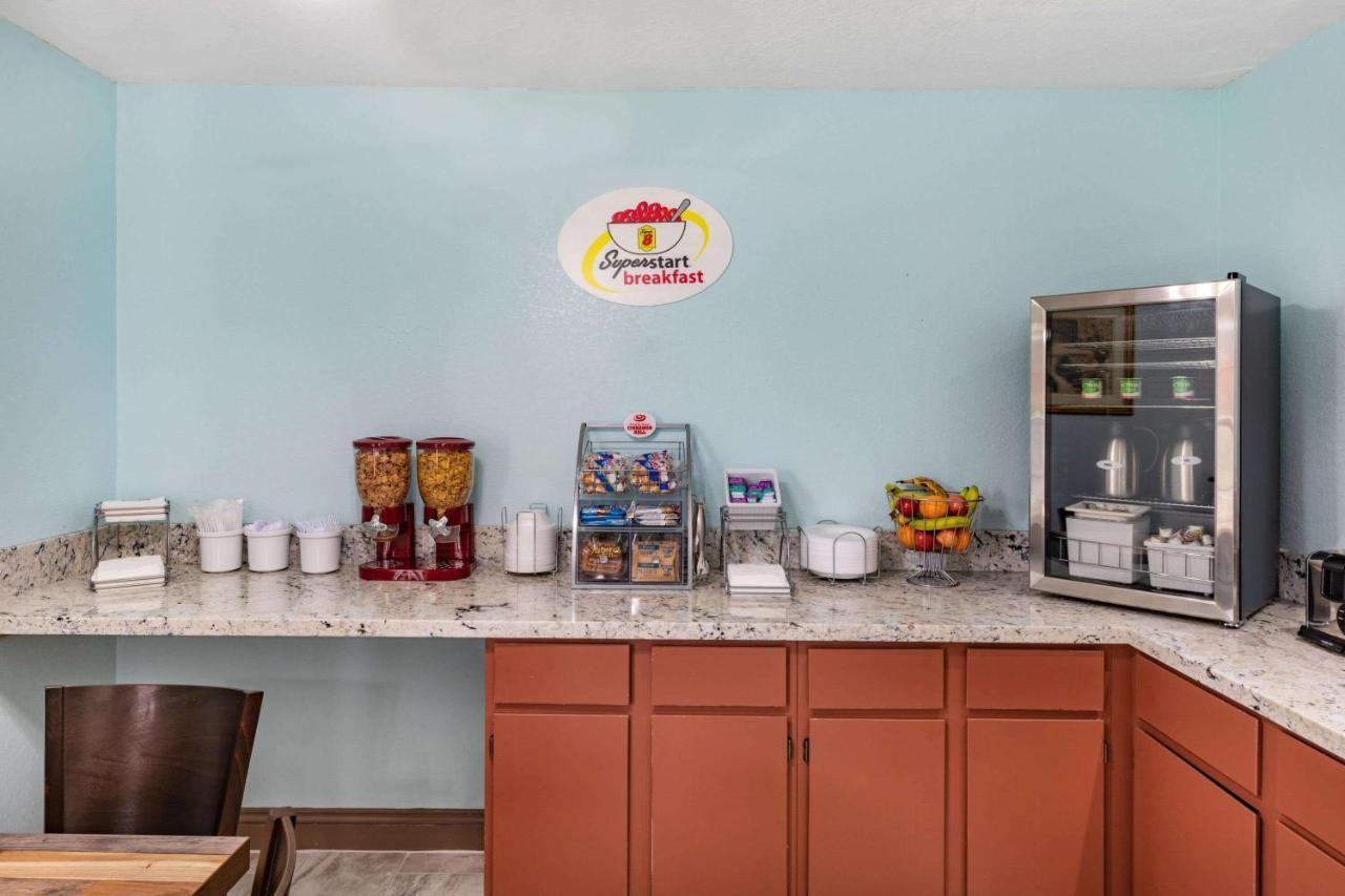 Super 8 By Wyndham Kinder/Coushatta Near Casino Bagian luar foto